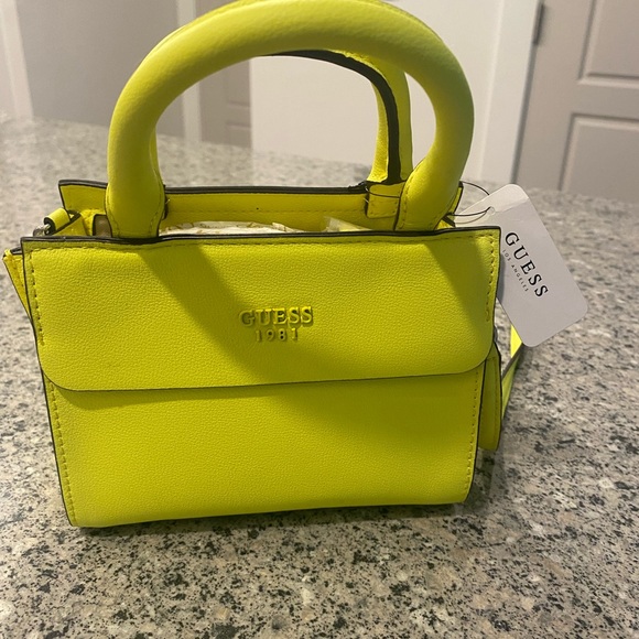 Guess Mini Me Mini💛💚 - Picture 2 of 8